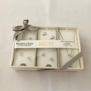 New Mix It boxed w/jewelry organizer